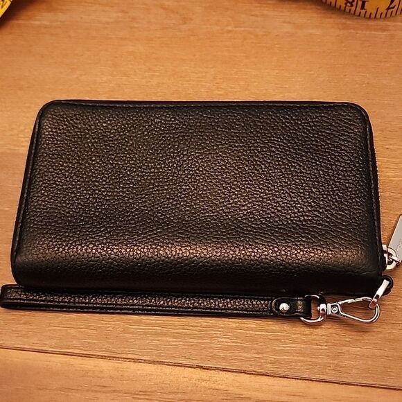 EUC Michael Kors Black Pebble Leather Wristlet Zippy Wallet